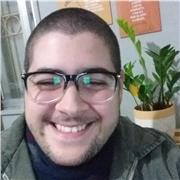 Busco uma aprendizagem significativa, onde o aluno entenda o porquê de estar aprendendo aquele conteúdo e saiba aplicá-lo nas suas avaliações e no seu cotidiano